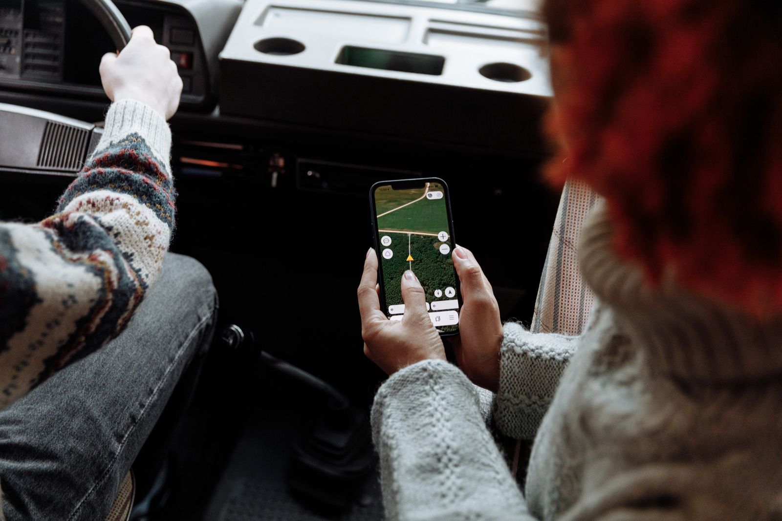 Smartphone avec application de navigation ouverte